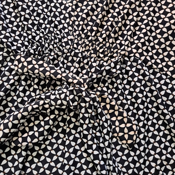 XL BCBGMaxAzria Wrap Front Diamond Pattern Three Quarter Sleeve Top Scoop Neck - Picture 2 of 3